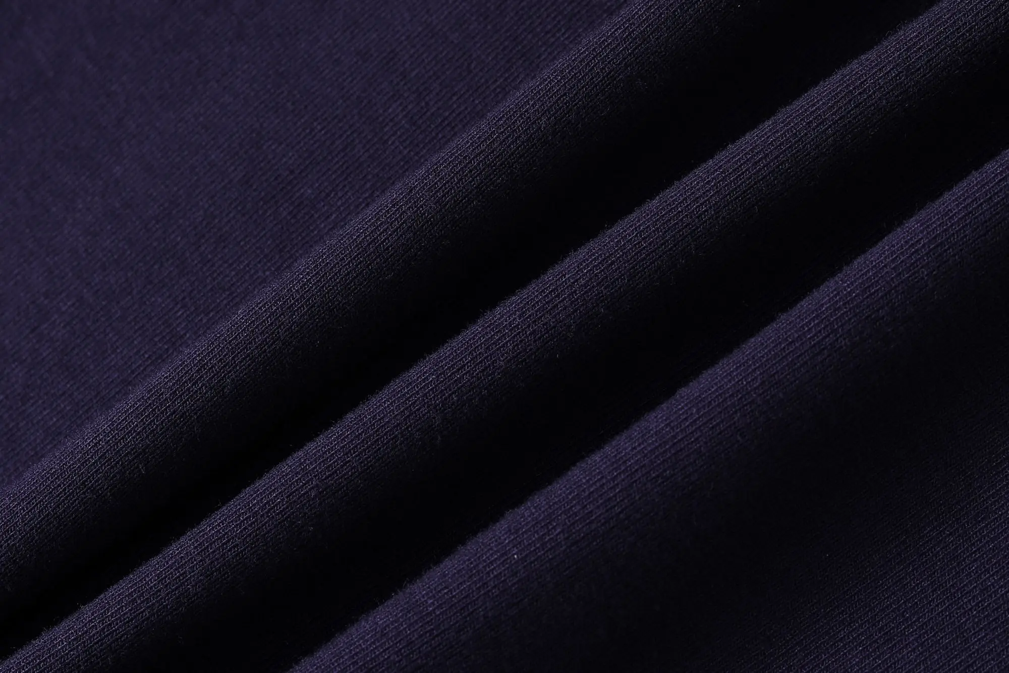 Koreanischer Stil Damen Herbst T-Shirt mit gedrehtem Ausschnitt, langen Ärmeln, schrägem Halsausschnitt, schmal geschnitten, gerippt, elegant, lässig, zum Überziehen geeignet. – Detail 11
