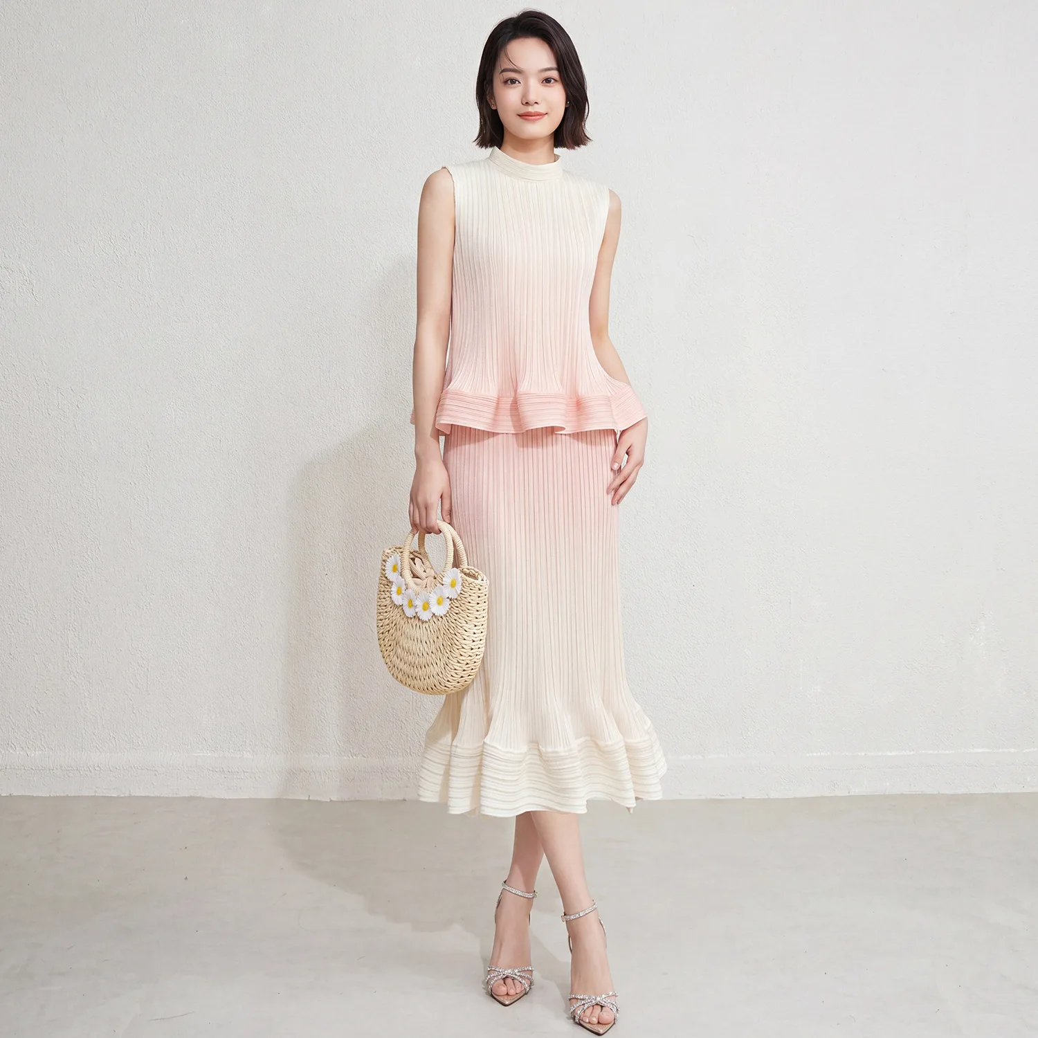 

Miyake Fashion Simple Gradient Women's Suit Set: Sleeveless T-shirt, Irregular Skirt with Lace and Ruffles (Two-Piece Set)