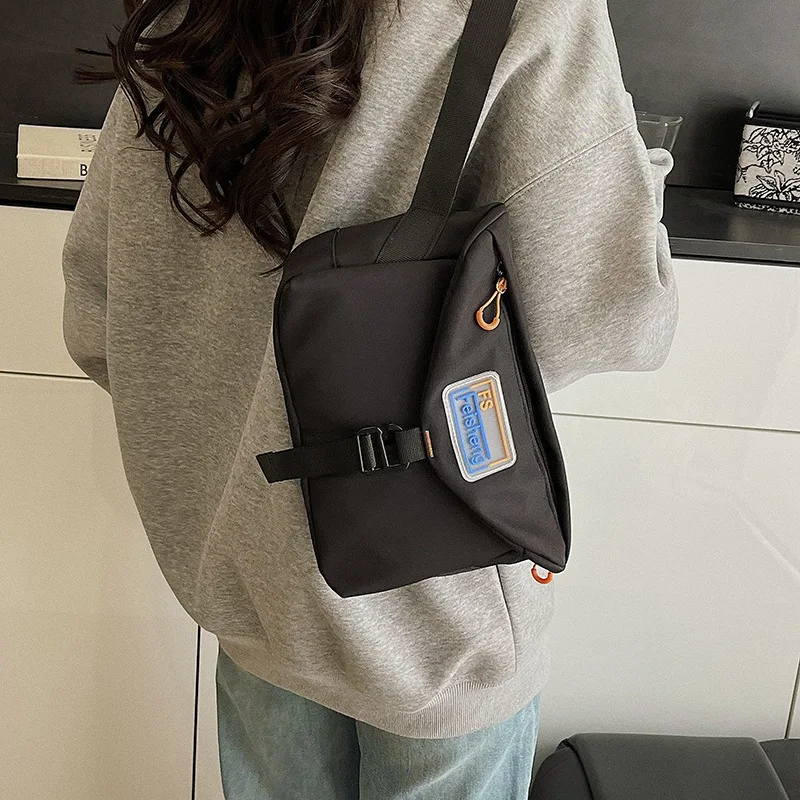 Stylish Large-capacity Messenger Bag Sports Versatile Shoulder Commuter Walking Messenger Bag Casual Mobile Phone Bag Women