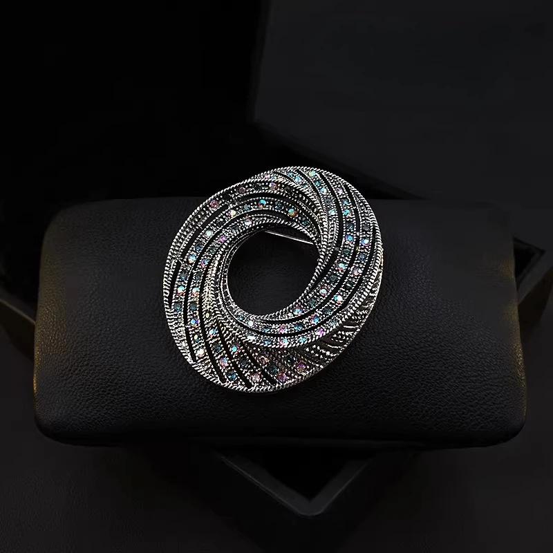 Retro 3D Spiral Rhinestone Brooch For Women Luxury Round Lapel Pin Suit Coat Scarf Accessory Elegant All-Match Gift Jewelry 1372