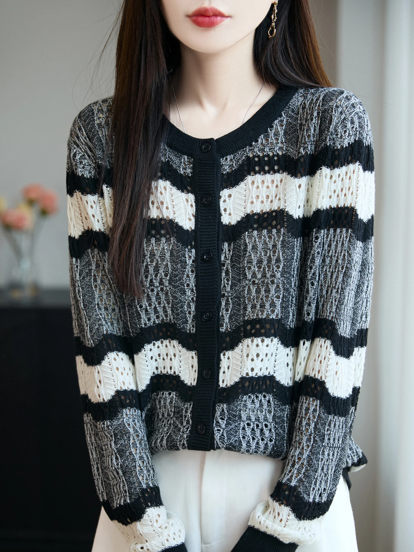 

2025 Early Autumn round Ne Hollow out Knitted Open Cardigan Women Loose Slimming Sweater Jaet Top Commute Sle Soft Fabr...