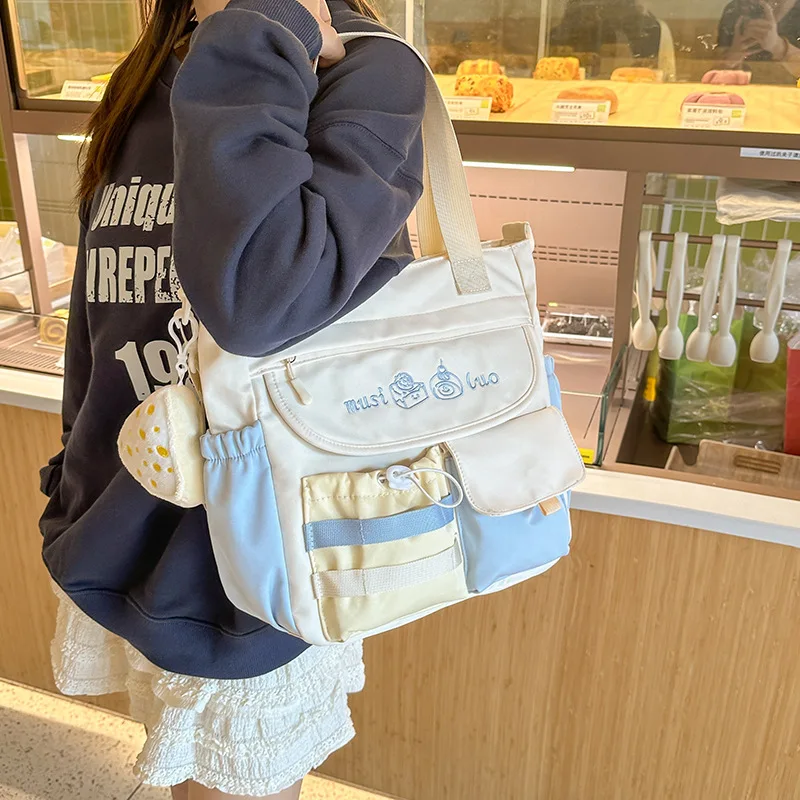 حقيبة كروس جميلة ذات ألوان متباينة ذات سعة كبيرة حقيبة يد من فئة الطالبات جميع أنواع حقيبة علاجية من النايلون كاواي