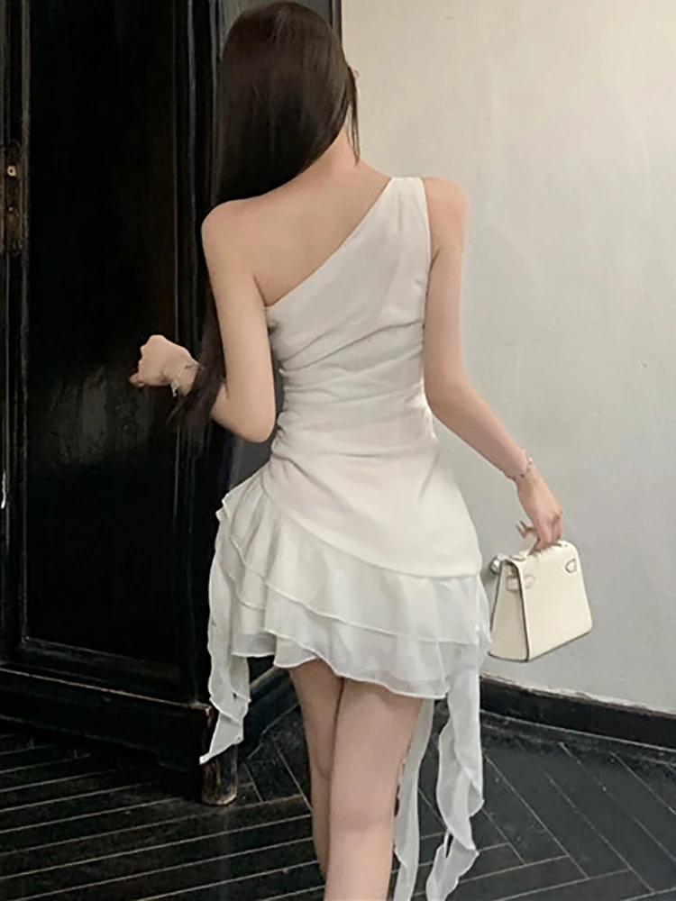 Mini vestido de chiffon branco para mulheres, elegante em camadas, ombro inclinado, vestido sexy de verão, bodycon coreano, vestidos de aniversário, novo, 2022