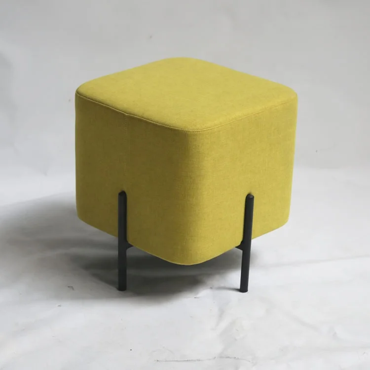 Banc ottoman moderne et confortable pour hall d'entrée, salon et maison, pouf de repos pour les pieds