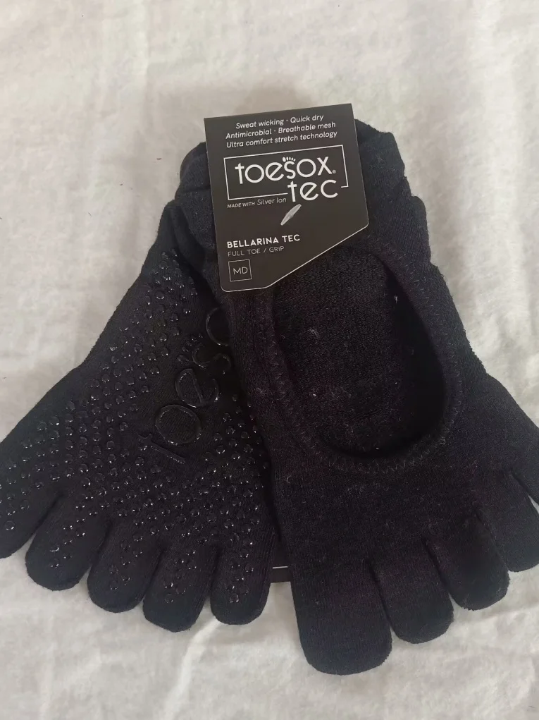 Toesox Unisex Yoga Five-Finger Socks Non-Slip Pilates Indoor Training Fitness Socks for Wooden Floor Gym Rubber Mat Yoga Pad