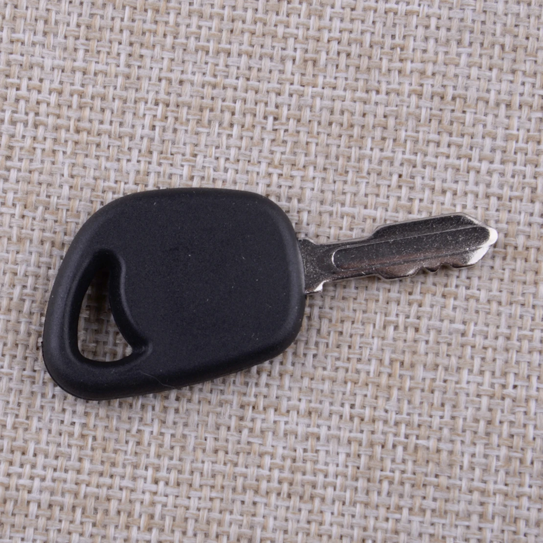GY20680 AM131946 AM135345 M153650 2pcs Ignition Key Fit for John Deere Lawn Tractor X300 X310 X320 X500 X534 X570 X590 X710 X750