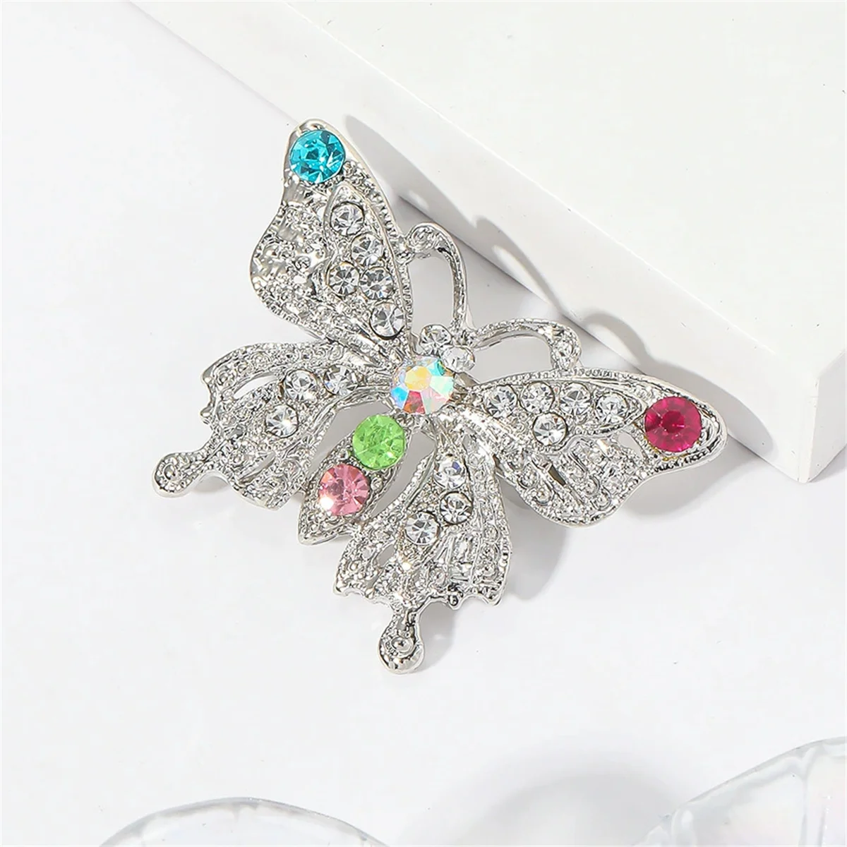 1Pc Exquisite Colorful Butterfly Brooch Retro Charm Pin Magnificent Luxury Jewelry Accessories Party Birthday Gift Trend 2026