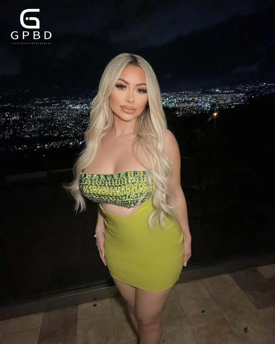 2025 nouveauté femmes Sexy bretelles brillant cristal moulante Mini robe de pansement discothèque fête mode tenue