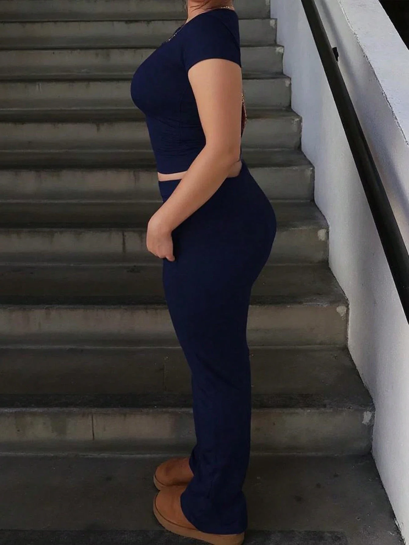 

Women Solid Color Round Neck Short Sleeve Crop Top And Flare Pants Casual 2 Piece Set