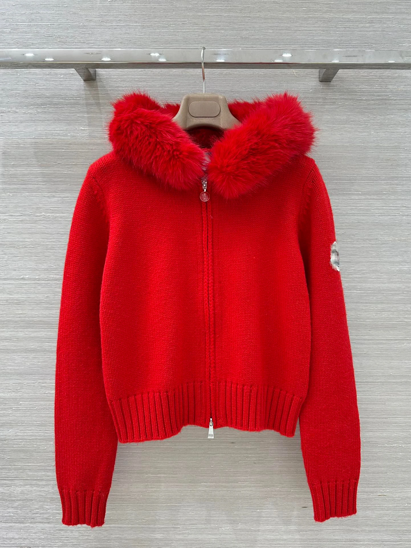 

Осенне-зимний повседневный вязаный кардиган бежевого цвета с отстегивающимся меховым воротником и капюшоном, простой повседневный свитер-жакет для женщин