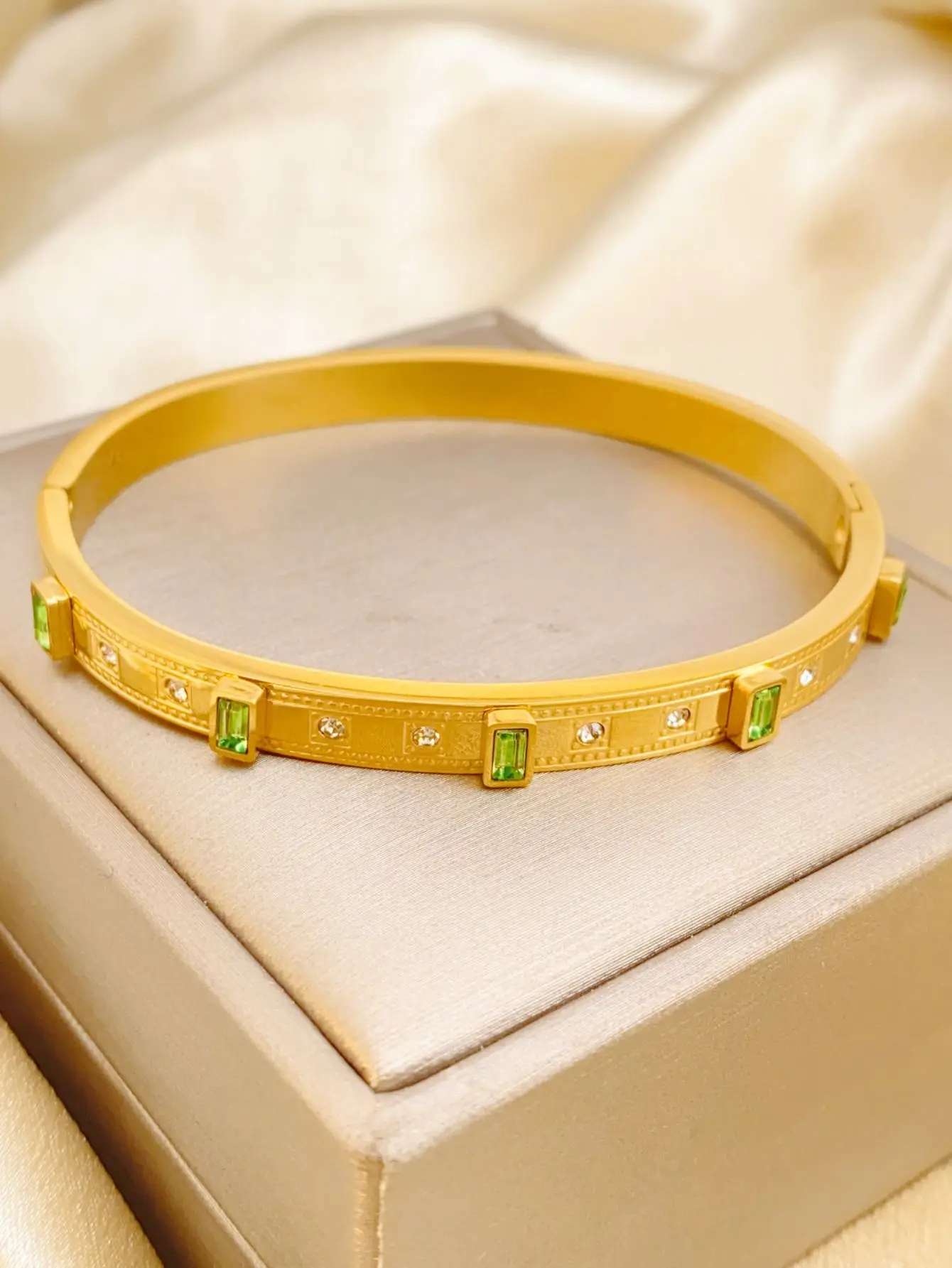 سوار من الفولاذ التيتانيوم للنساء ، الموضة