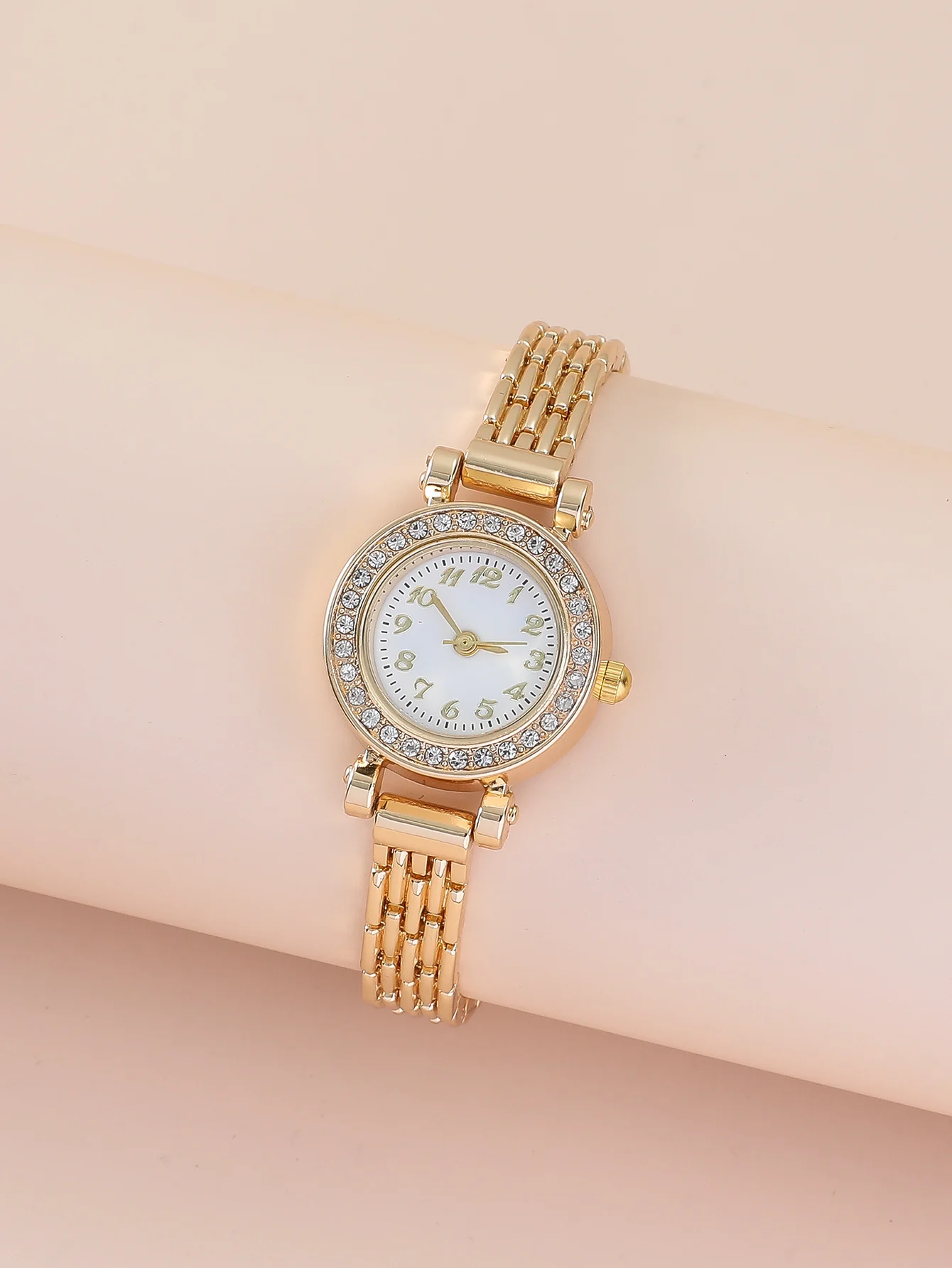 Simple And Fashionable Women\'s Quartz Watch With Rhinestones