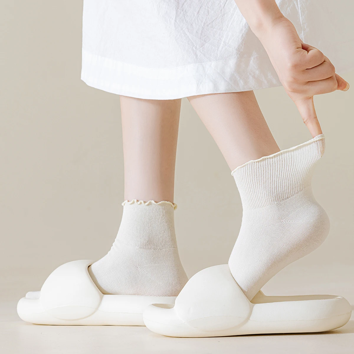 Calzini semplici in pizzo tinta unita quattro stagioni in cotone da donna a 3 paia con calzini a tubo medio comodi e traspiranti stile college