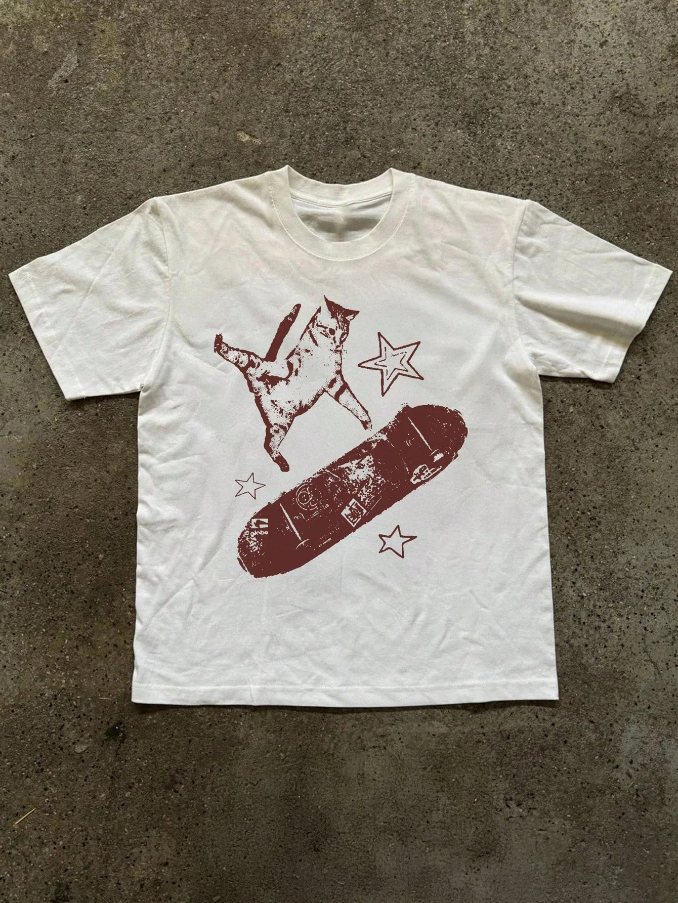 New Summer 2026 Collection: Printed T-shirts, '90s-inspired cropped tops, Y2K “grunge” style, and 2000s-inspired tops—unisex