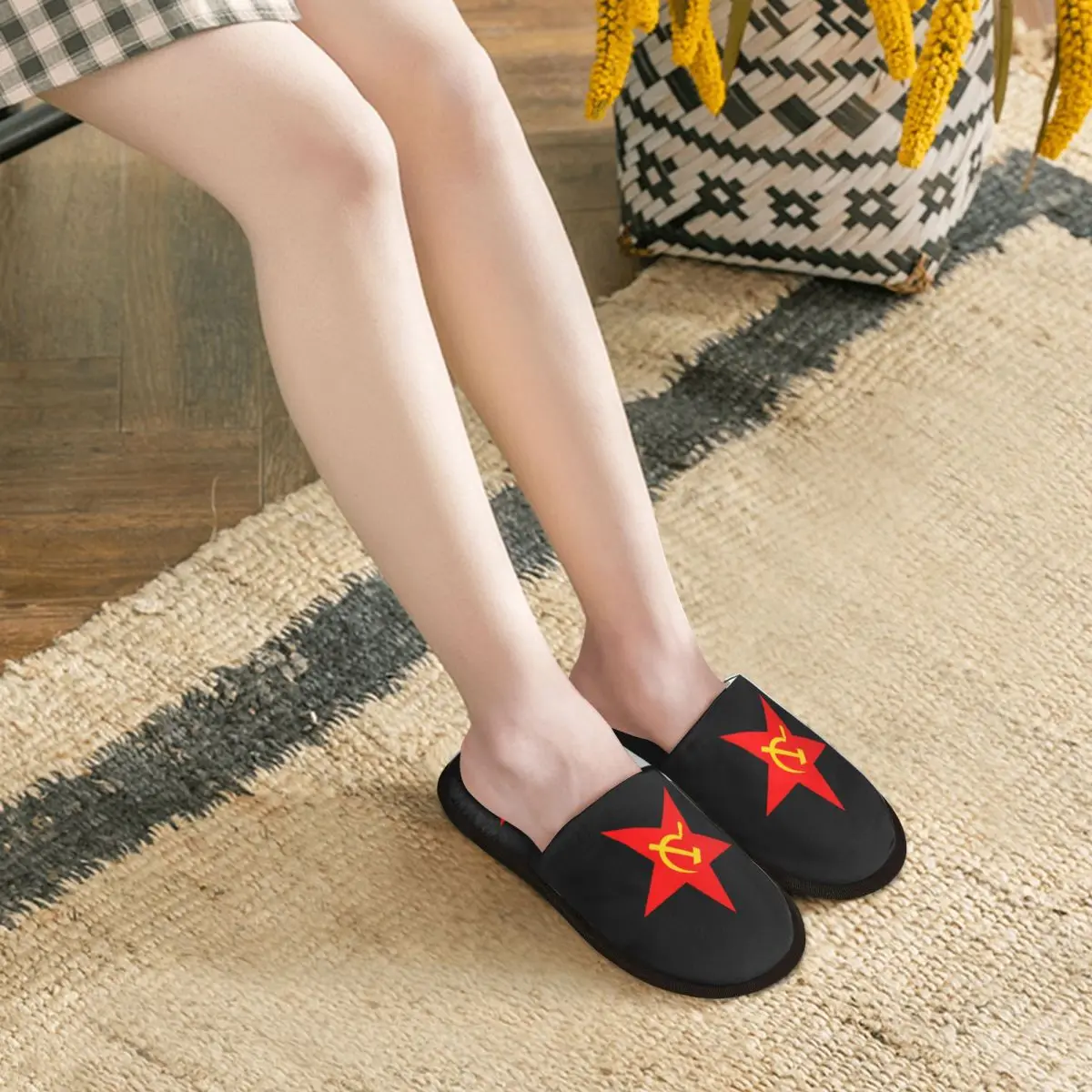 Zapatillas de casa de espuma viscoelástica suave para mujer, pantuflas cálidas y acogedoras con diseño de estrella roja y hoz de martillo personalizado