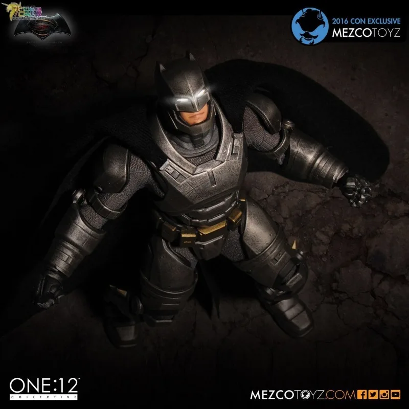 Mezco Toyz Oryginalna seria Batman kontra Superman Batman Heavy Armor Edition Anime Figurka Model Zabawki Ozdoby Prezenty dla chłopców