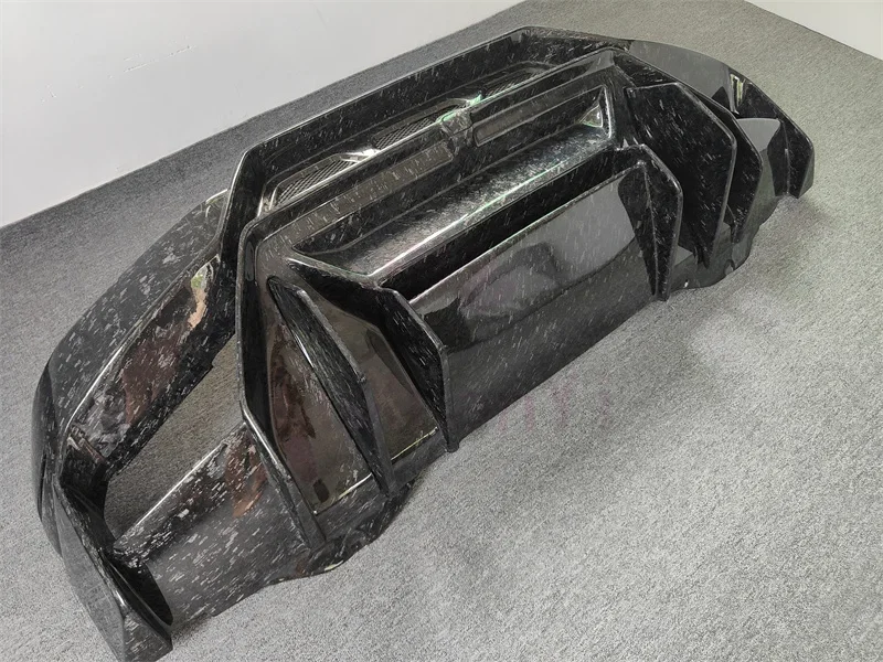 Factory wholesale V style high-quality carbon fiber forged pattern rear bumper for Lamborghini Huracan LP580 LP610 body kit