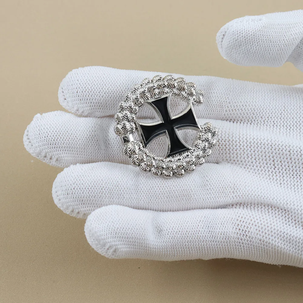 ドイツの鉄十字とオークのリースブローチメタルバッジ多用途衣類、バックパック装飾工芸品