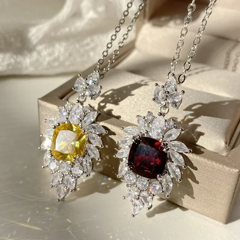 

MDL Moissanite StyleVintage Sparkle Butterfly Gold Topaz Pendant 18K Gold Plated