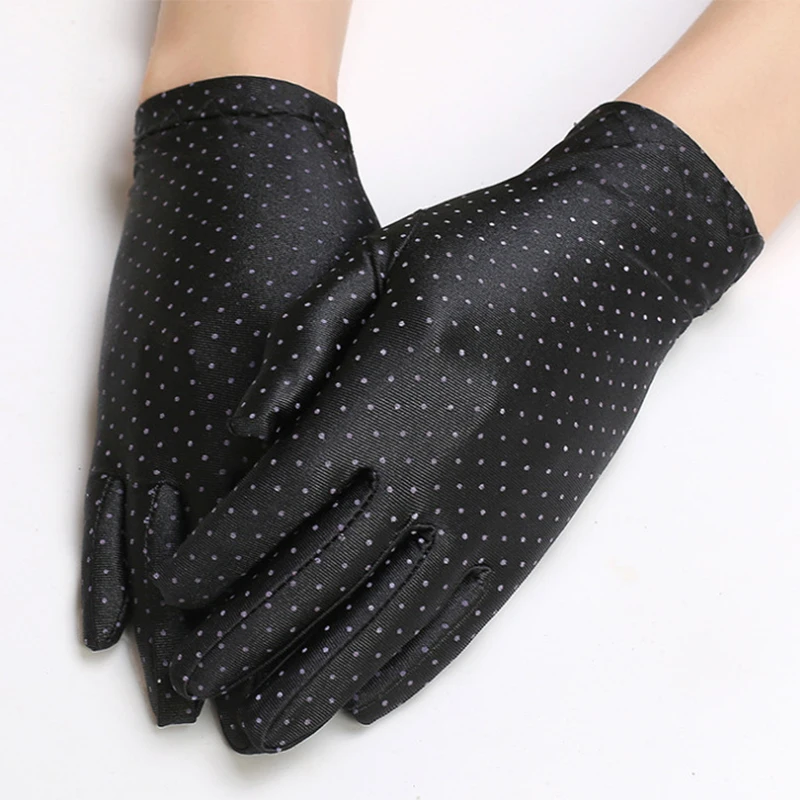 1 Pair Women Vintage Sunscreen Gloves Fashion Thin Anti-UV Short Wrist Gloves Wave point Elastic Mittens Short Thin Gloves