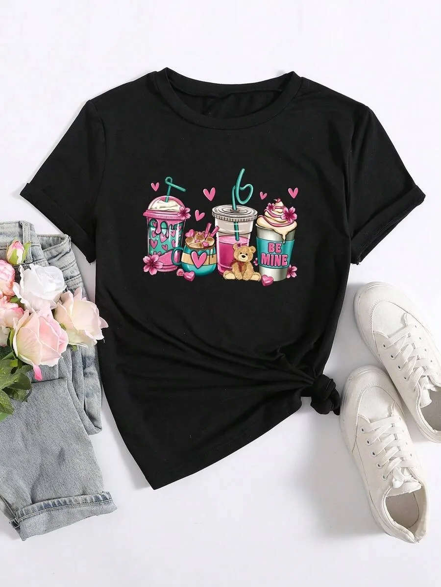 

Футболка больших размеров с рисунком Sweet Drink & Bear, черная с короткими рукавами и надписью «BE MINE»