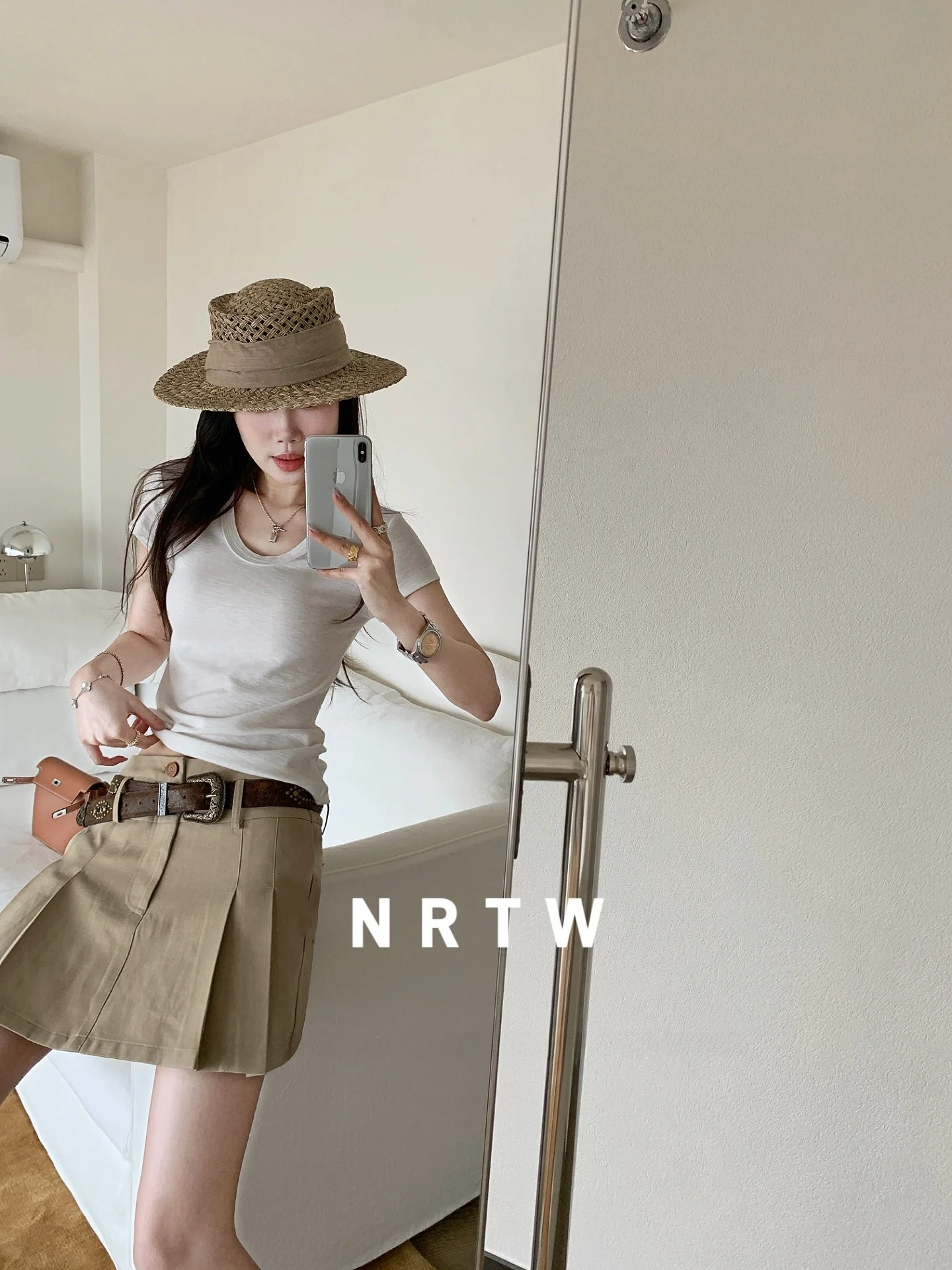 

Женская летняя футболка Slim Fit с коротким рукавом и U-образным вырезом, новая базовая универсальная модель в простом стиле, из хлопка, влагоотводящая, стандартной длины