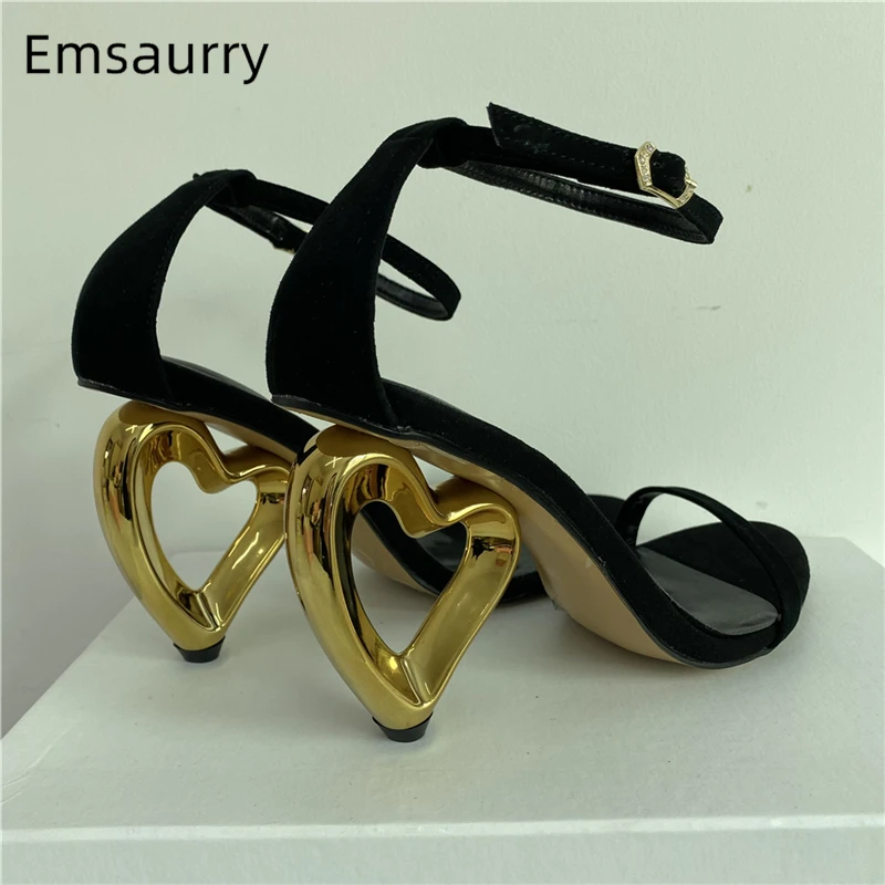 

Individual Fretwork Love-Heart Heel Sandals Women Luxury Patent Leather Concise Style Ankle Strap Shoes Summer