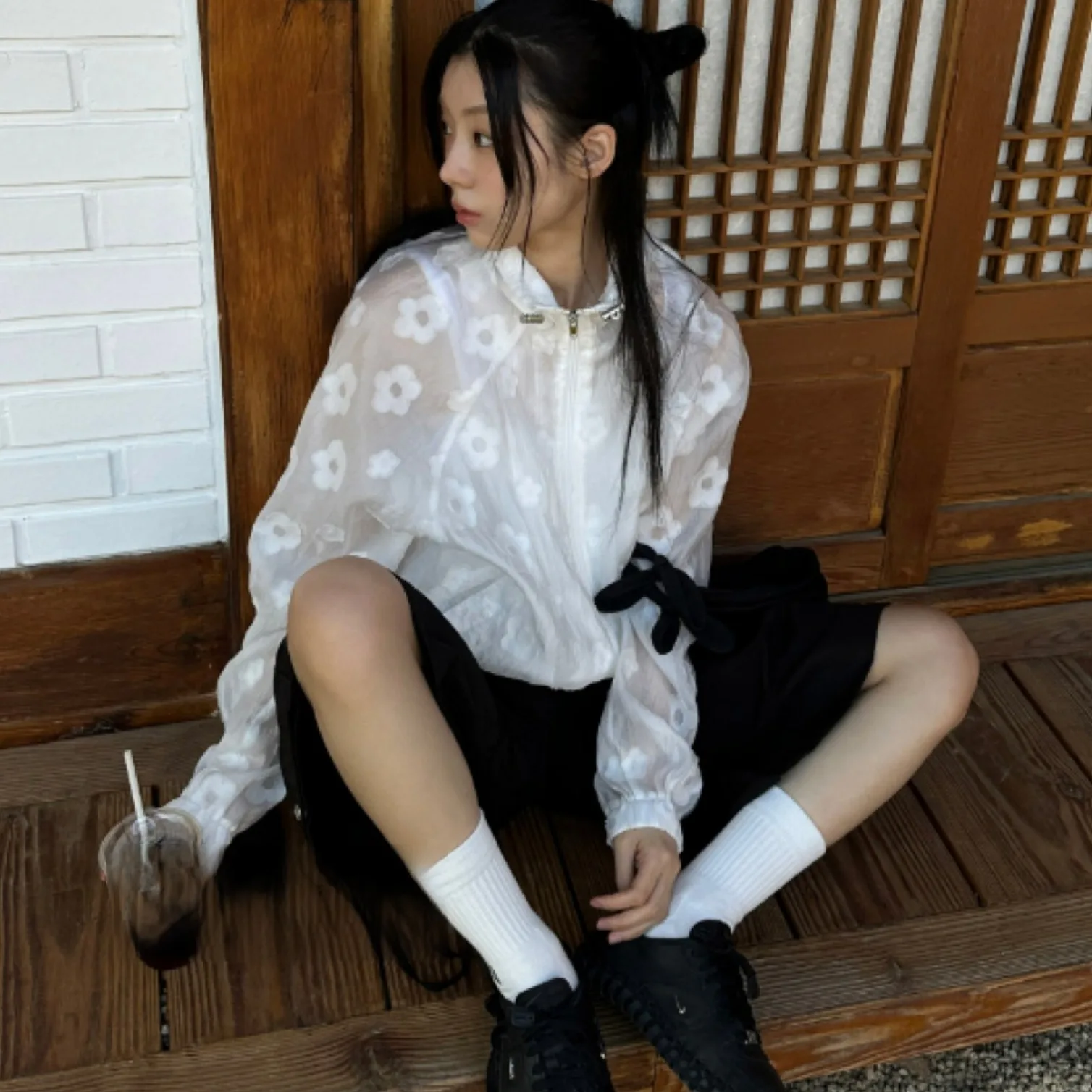 Jaqueta de nylon fina com capuz, retrô, estampa floral, fofa, combinada, verão, roupa fena, ajuste solto, fibra de poliés...