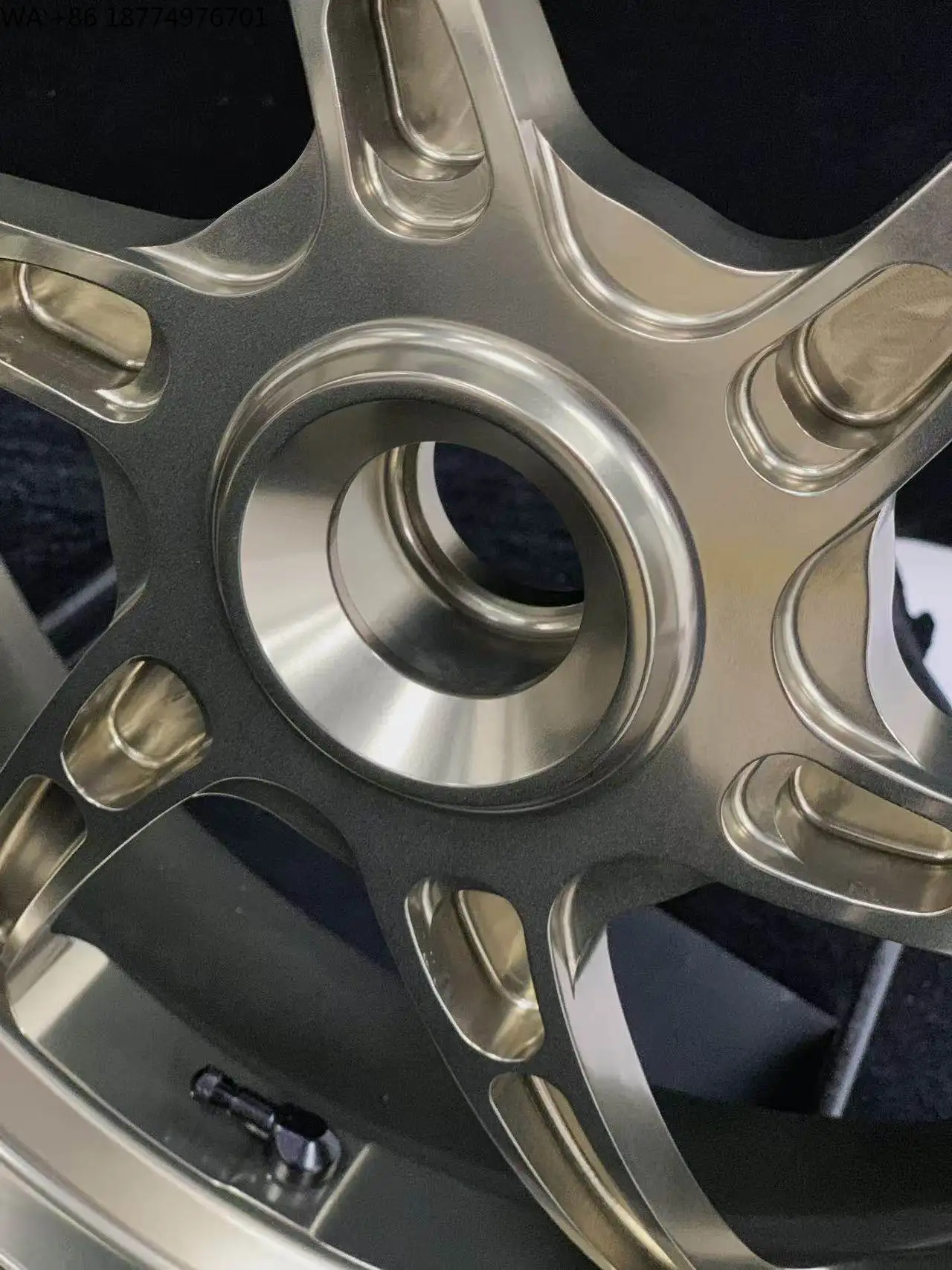 

Подходит для Ducati Hypermotard 950: Гоночные кованые модифицированные колеса из китайского алюминиевого сплава T6 6061, мотоциклетные колесные диски