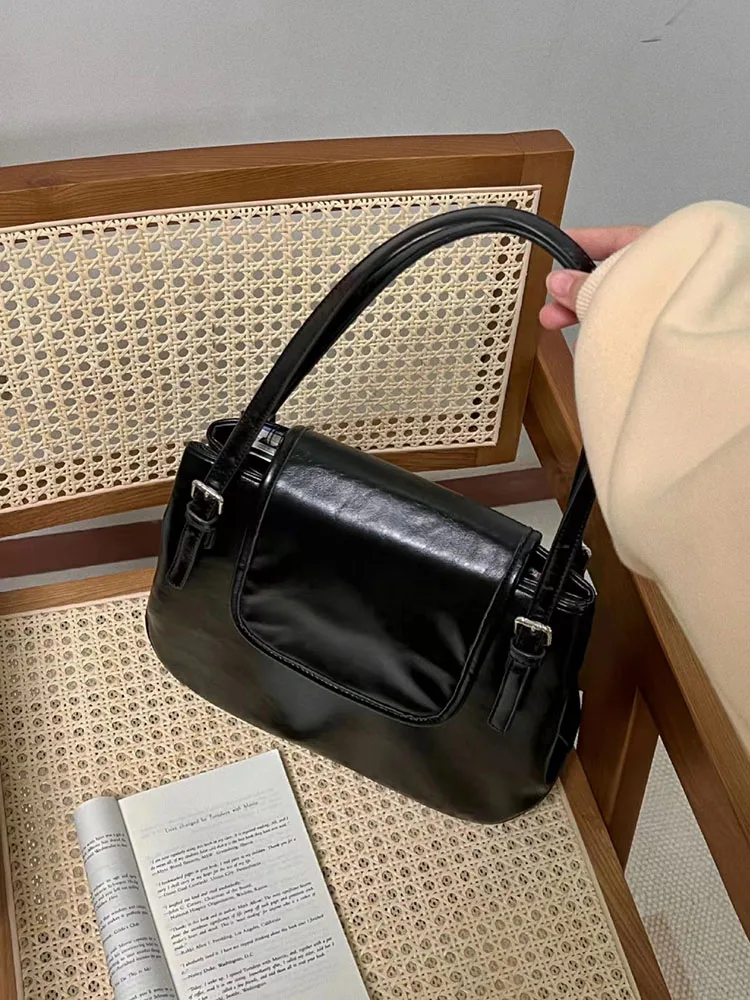 Vintage Commuter Large Capacity Oil Waxed Leather Underarm Tote Bag For Women Spring New Simple Solid Color One Shoulder Handbag