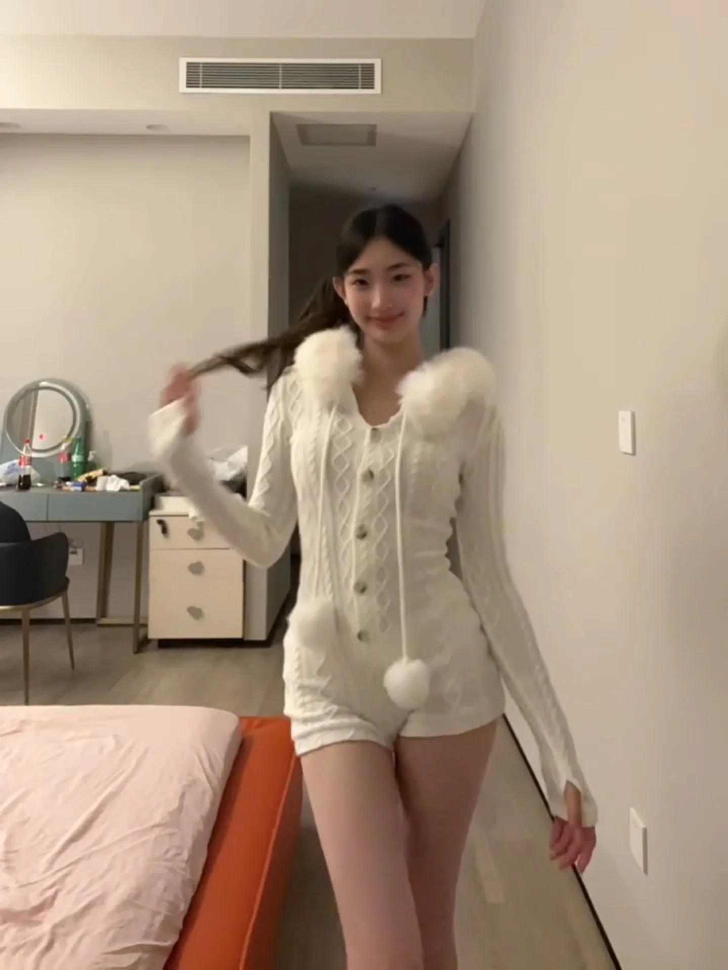 

Белый вязаный комбинезон-слип с меховым воротником для женщин, осенний, с завышенной талией, облегающий, из смесового материала (спандекс, полиэстер), простой в уходе