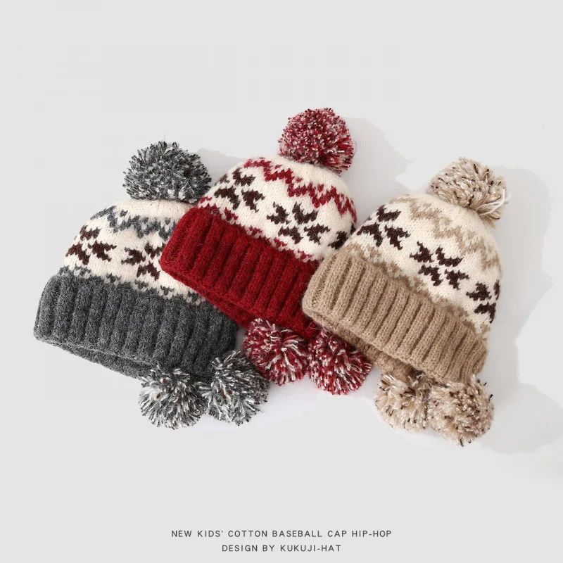 American Retro Atmosphere Christmas Knitted Hat for Children, Autumn and Winter Warm Knitted Hat with Ear Protection and Pom-Pom
