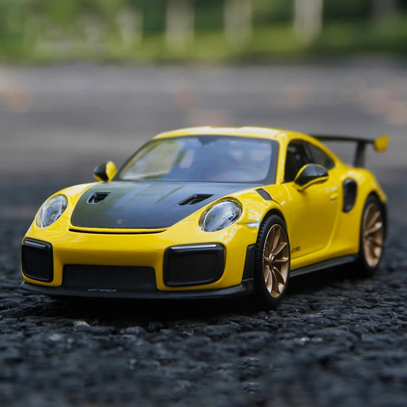 Maisto 1:24 Porsche 911 GT2 RS Supercar Simulation Toy Vehicles Model Alloy Children Pull Back Toys Collection Gift Car Kids