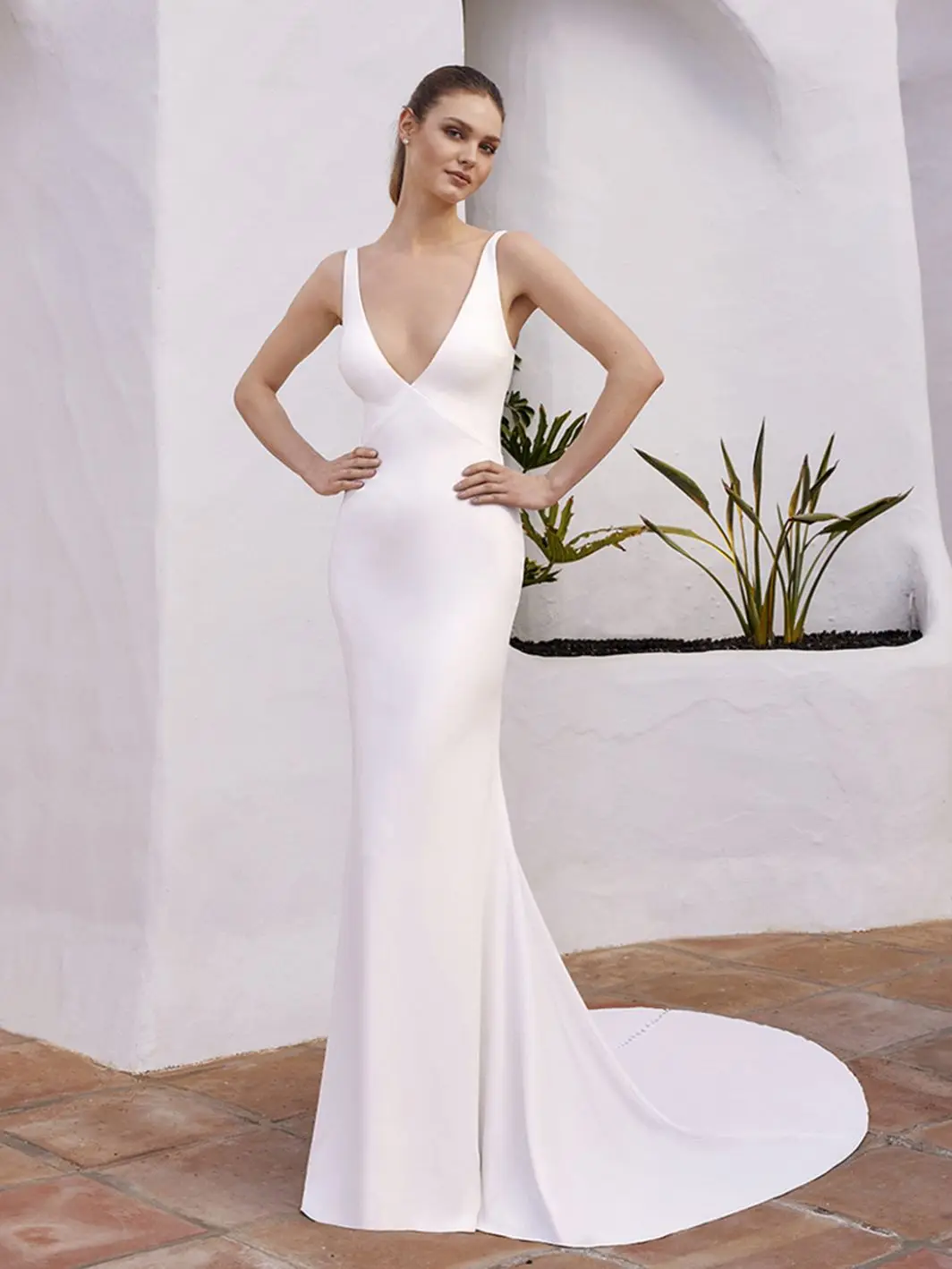 Mermaid Wedding Dresses Pearl Detailing Crisscrosse Deep Open Back Straps Low V-neck Art Drap Crepe Bride Gowns Vestido De Noiva