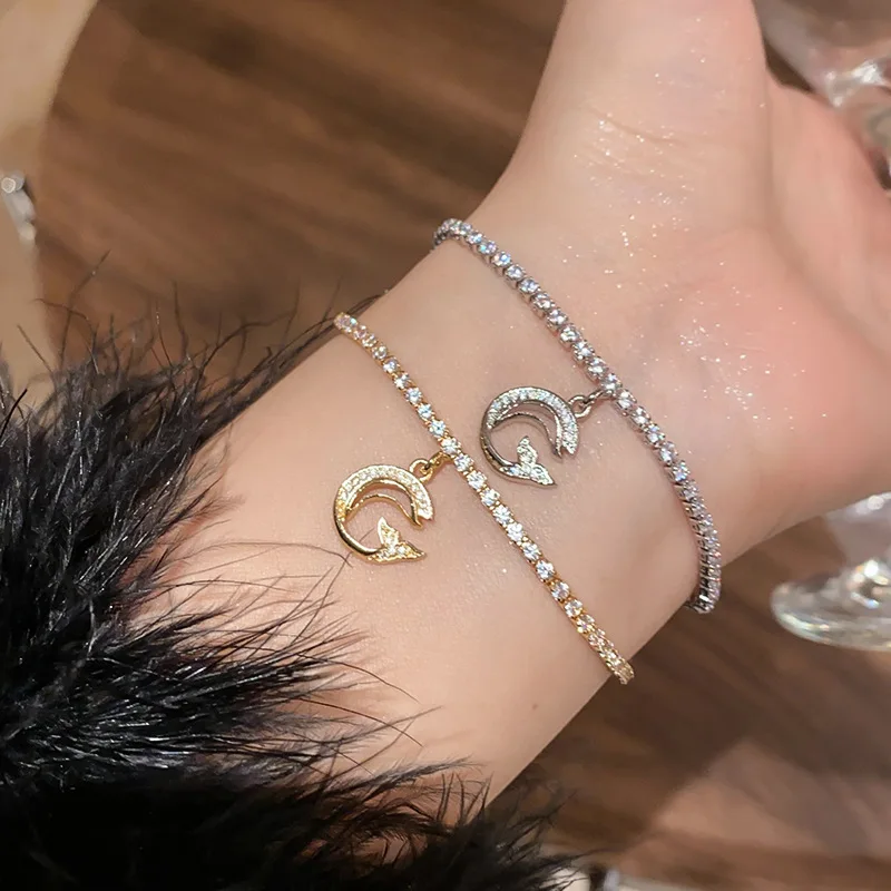 

Minimalist C-Shaped Mermaid Tail Bracelet - Adjustable Light Luxury Bangle, Elegant Office Chic High-End Jewelry