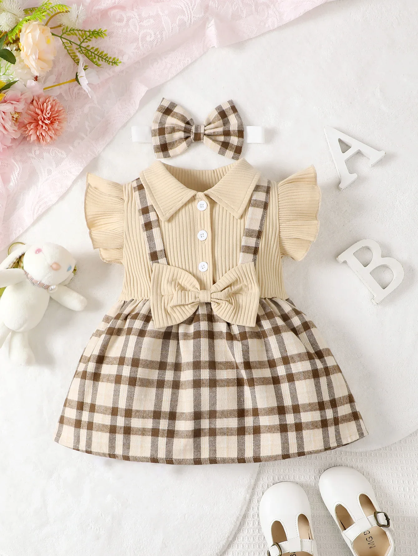 2pcs Summer Baby Girl Dress Ribbed Ruffle Trim Bow Decor Short-sleeve Spliced Plaid Fashion Leisure Dress & Headband Set