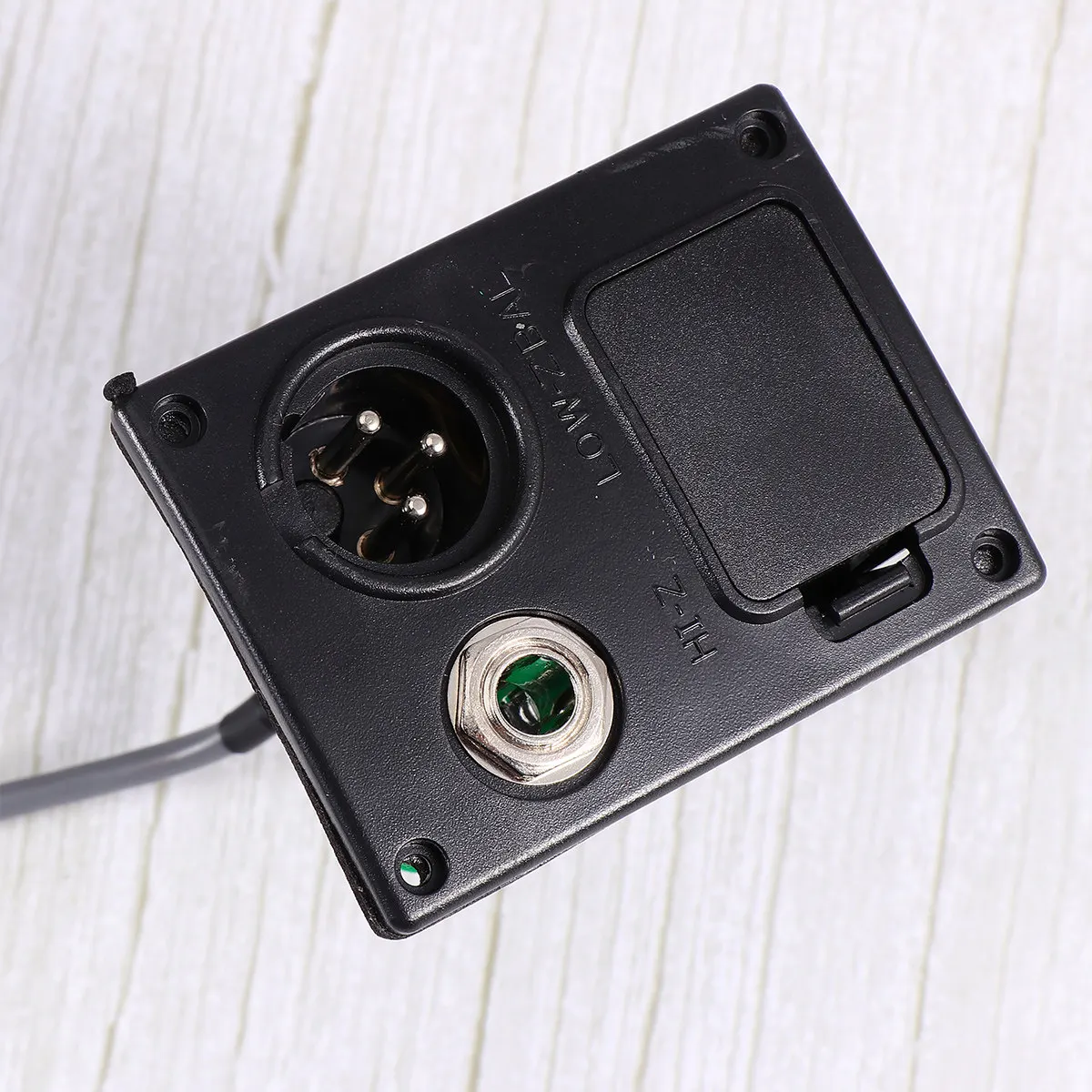 

1Pcs Guitar Pickup Lc-5 Professional Equalizer Preamp Piezo Pickup Microphone Noise-Free Volume Control Musical Accessory