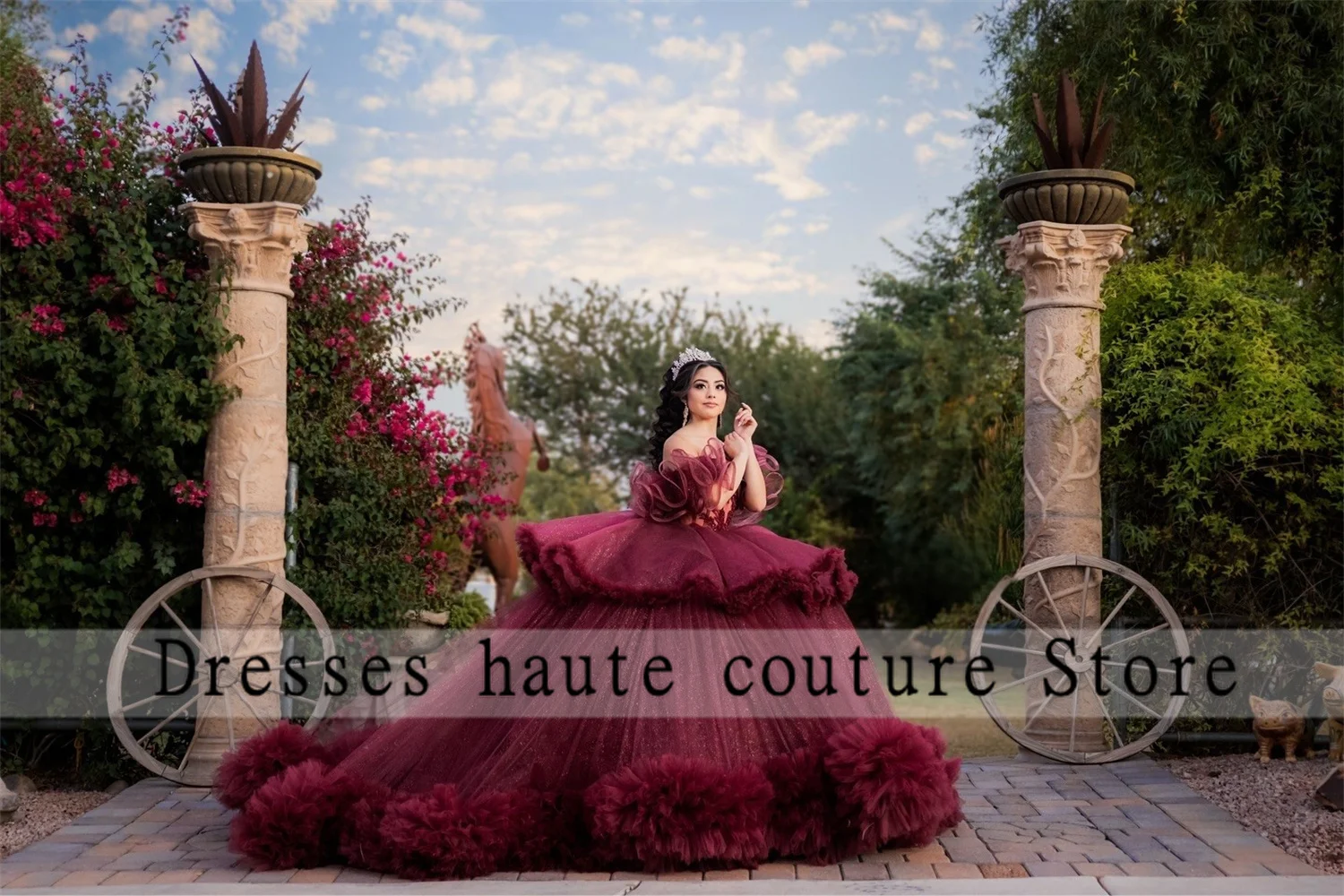 Brilhante borgonha tule frisado quinceanera vestido de baile 2025 mexicano babados fora do ombro doce 16 vestido espartilho personalizado