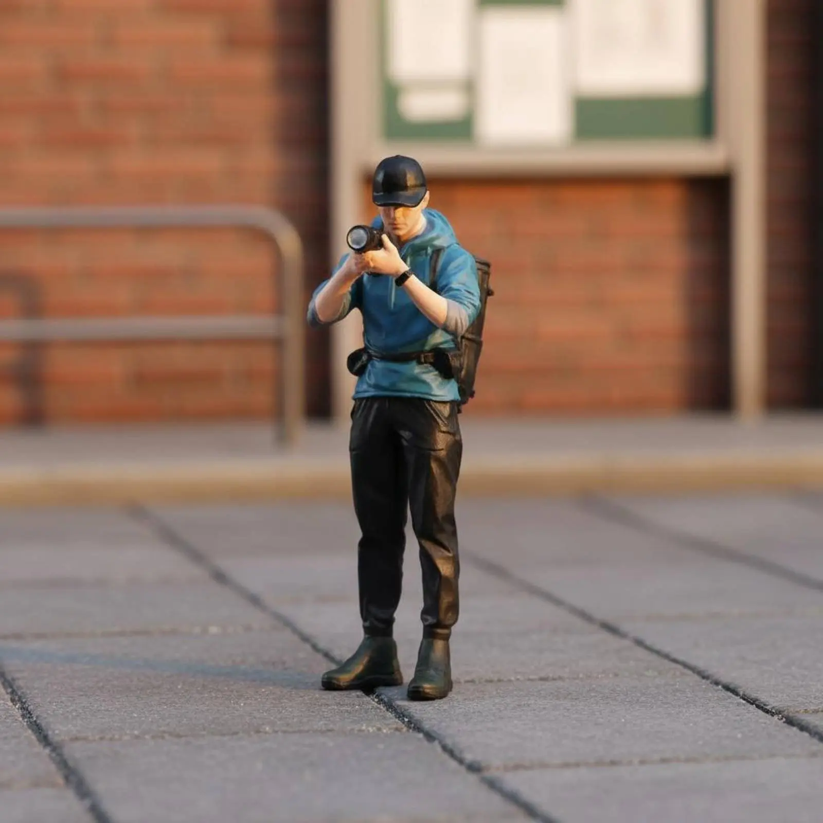 

Resin Man Figurine with Camera Finely Detailed Photographer Figurine Miniature Man with Camera Lifelike Features for Sand Tables