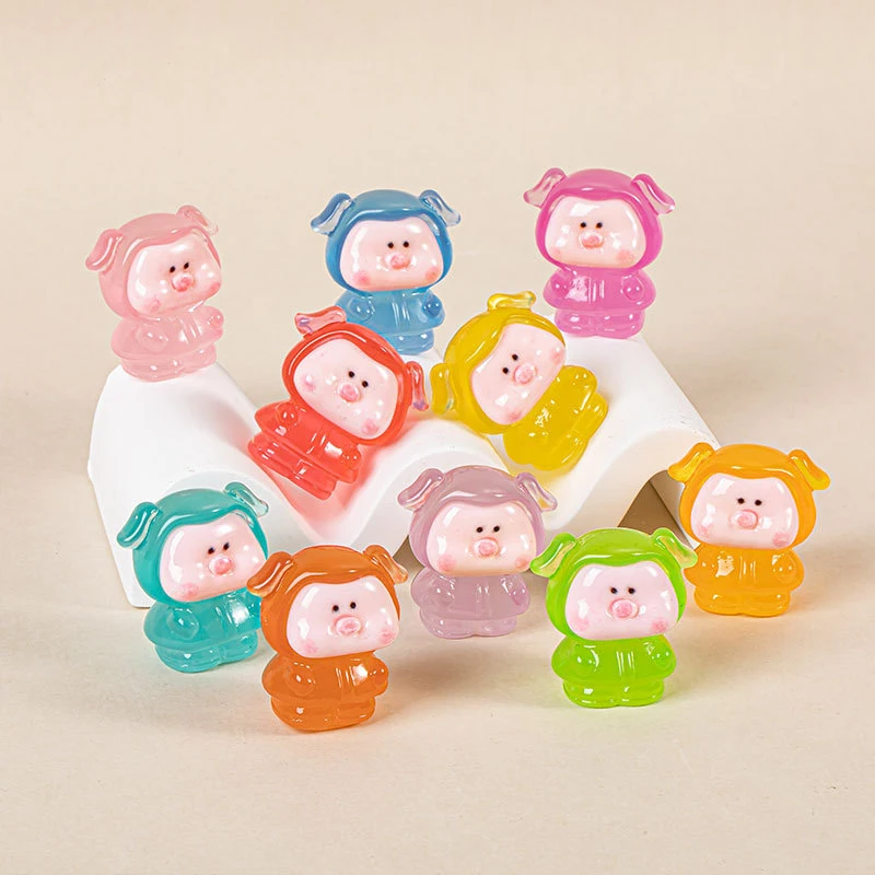 1 PC การ์ตูน Luminous Piggy ตุ๊กตาเครื่องประดับรถ Dollhouse Miniature เรซิ่นหัตถกรรมเครื่องประดับตกแต่งภูมิทัศน์ Micro ของเล่น