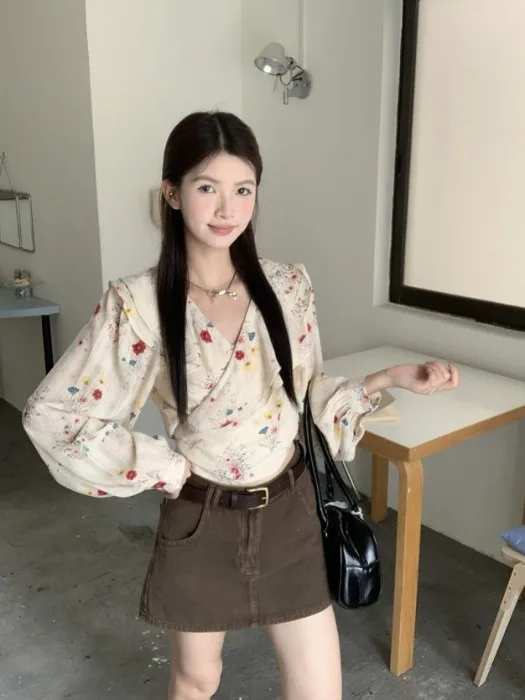 

Elegant Floral Print Shirt Women's V-neck Puff Sleeve Slimming Top French Style Spring 2025 Fashion High-quality Short Sleeve
