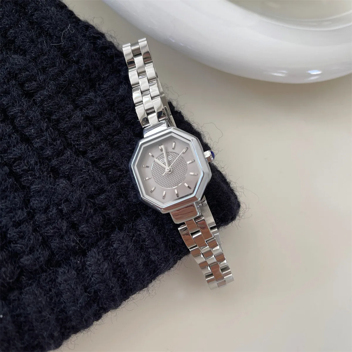 New Dopamine-Colored DialStylish Stainless Steel StrapPolygonal Watch For WomenExquisite And High-End, Ins-Style Women'S Watch.