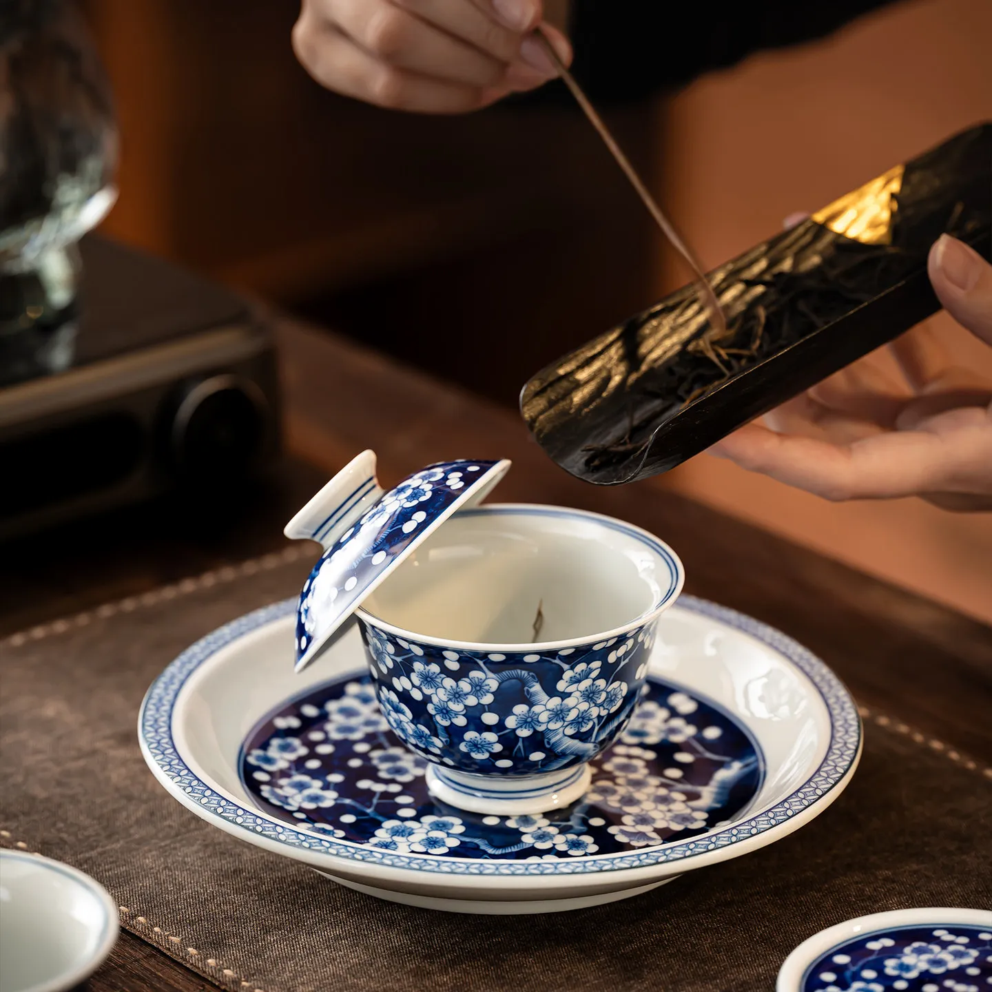 High-End Jingdezhen Blue and White Flower Prunus Mume Hover Two Tureen Not Hot Tea Brewing Bowl Household Ceramic Cup 140ml