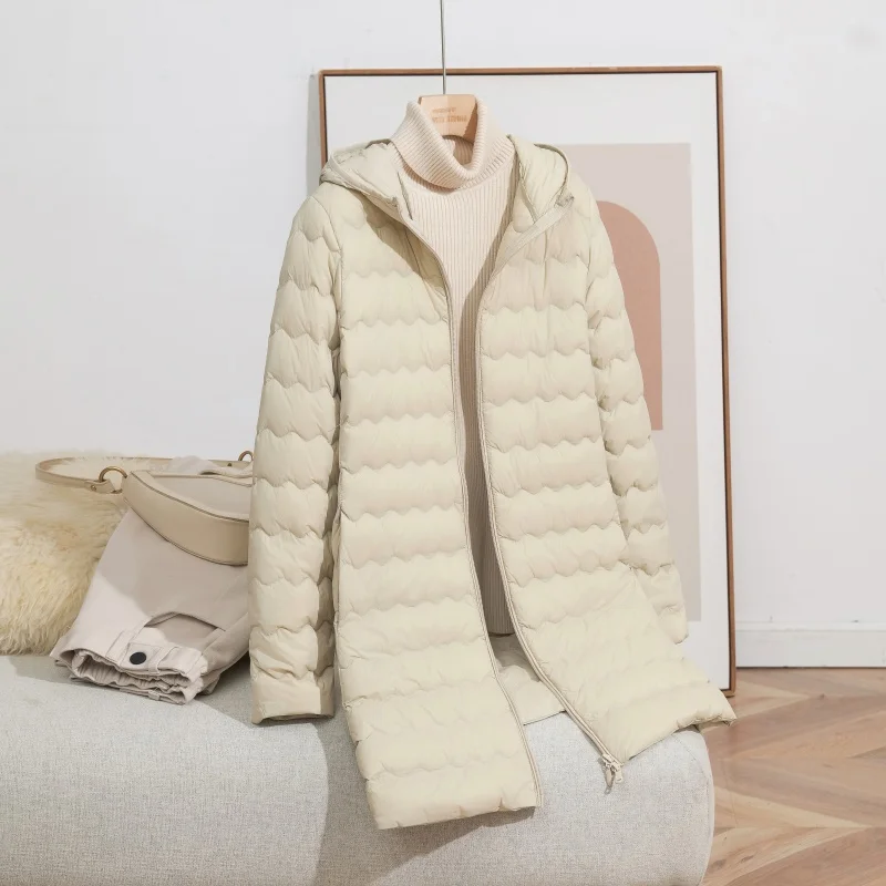 

Осенне-зимний пуховик средней длины с капюшоном, женская новинка 2025 года, простая модная пригородная куртка с волнистой линией, теплая куртка