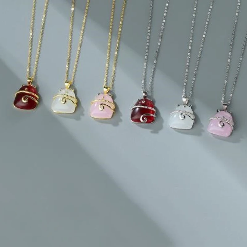 

Female Neck Wearing Clavicle Chain Lucky Cat Stone Pendant S925 Pure Silver Necklace