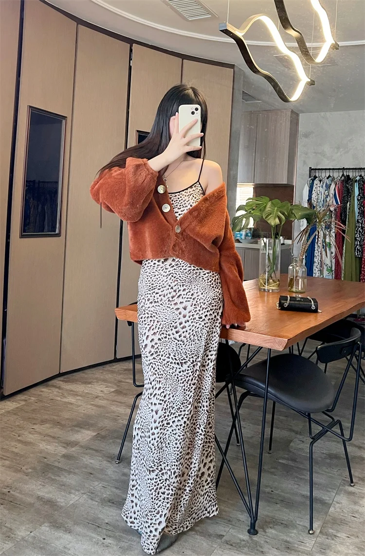 เสื้อคลุมคาร์ดิแกนขนยาวแบบเปิด ดีไซน์เรียบหรู สไตล์แฟชั่นหวานๆ เหมาะกับทุกโอกาส สำหรับฤดูใบไม้ร่วงและฤดูหนาว แบรนด์ Susan Love Clothing คอวี ติดกระดุมเม็ดเดียว