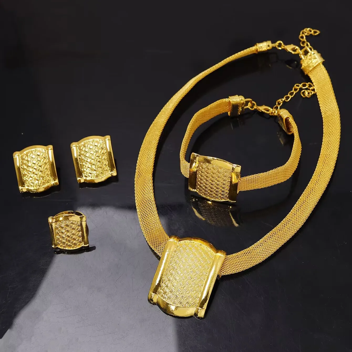 

New Dubai Italy UK 24K Gold Plated Necklace Earrings Rings Bracelets Engagement Party Jewelry Gift Set for Lovers YY10689