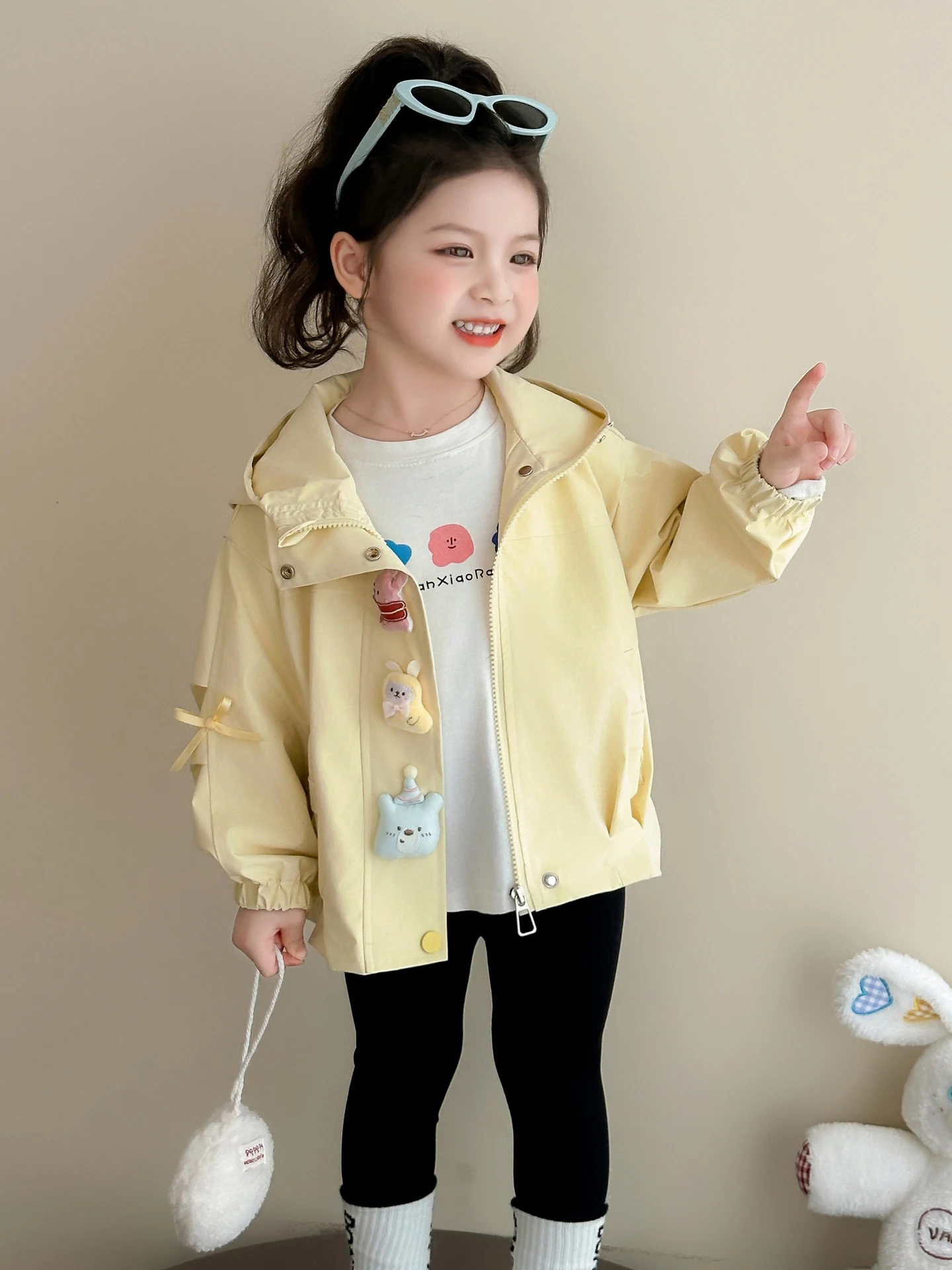 女の子用冬用コットンジャケット、漫画デザイン、フード付き、保温性、ファッショナブル、多用途、カジュアル、ロング丈、ジッパー付き