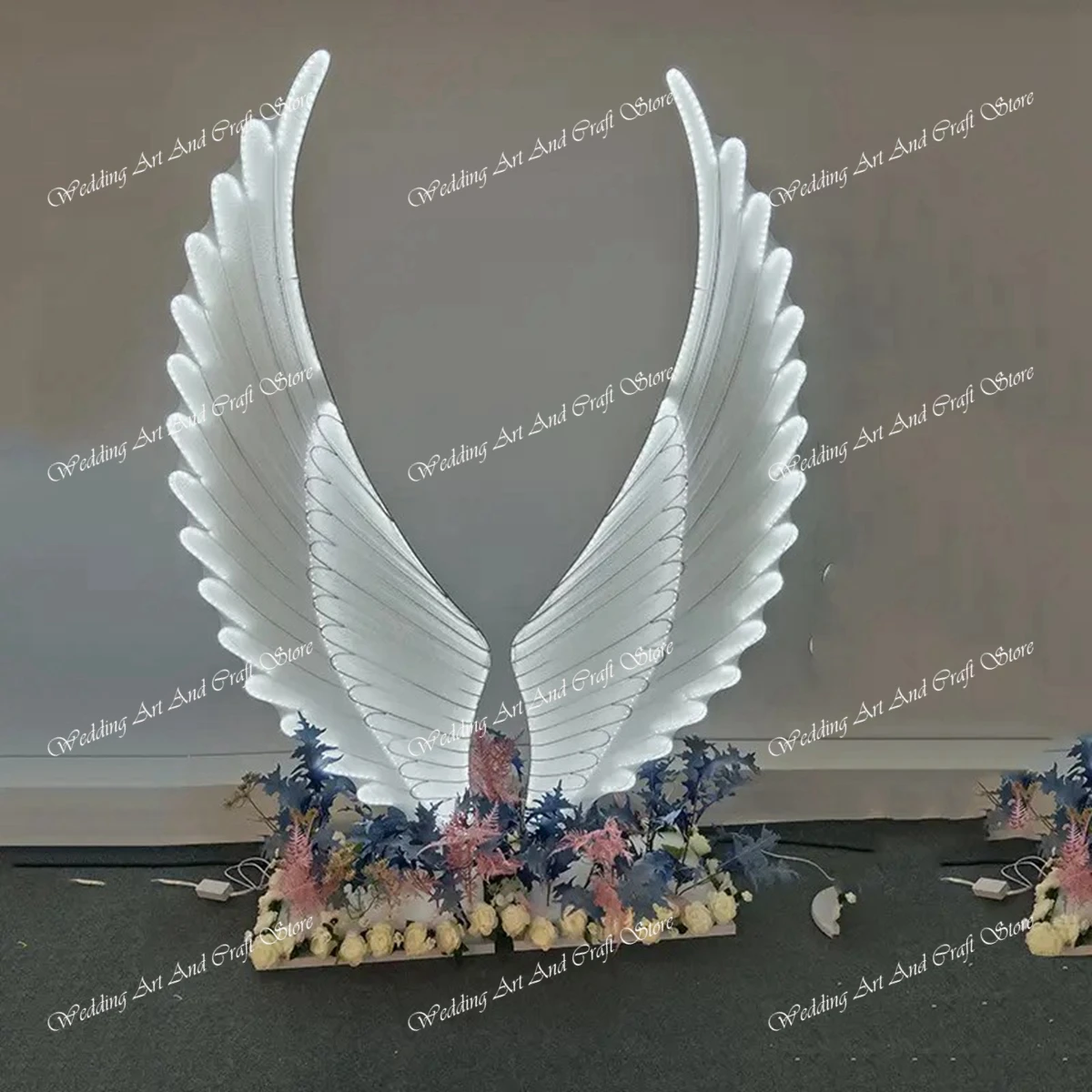 

2pcs）New wing ornaments wedding props Angel wings wedding scene layout model wrought iron wedding background decorative lights