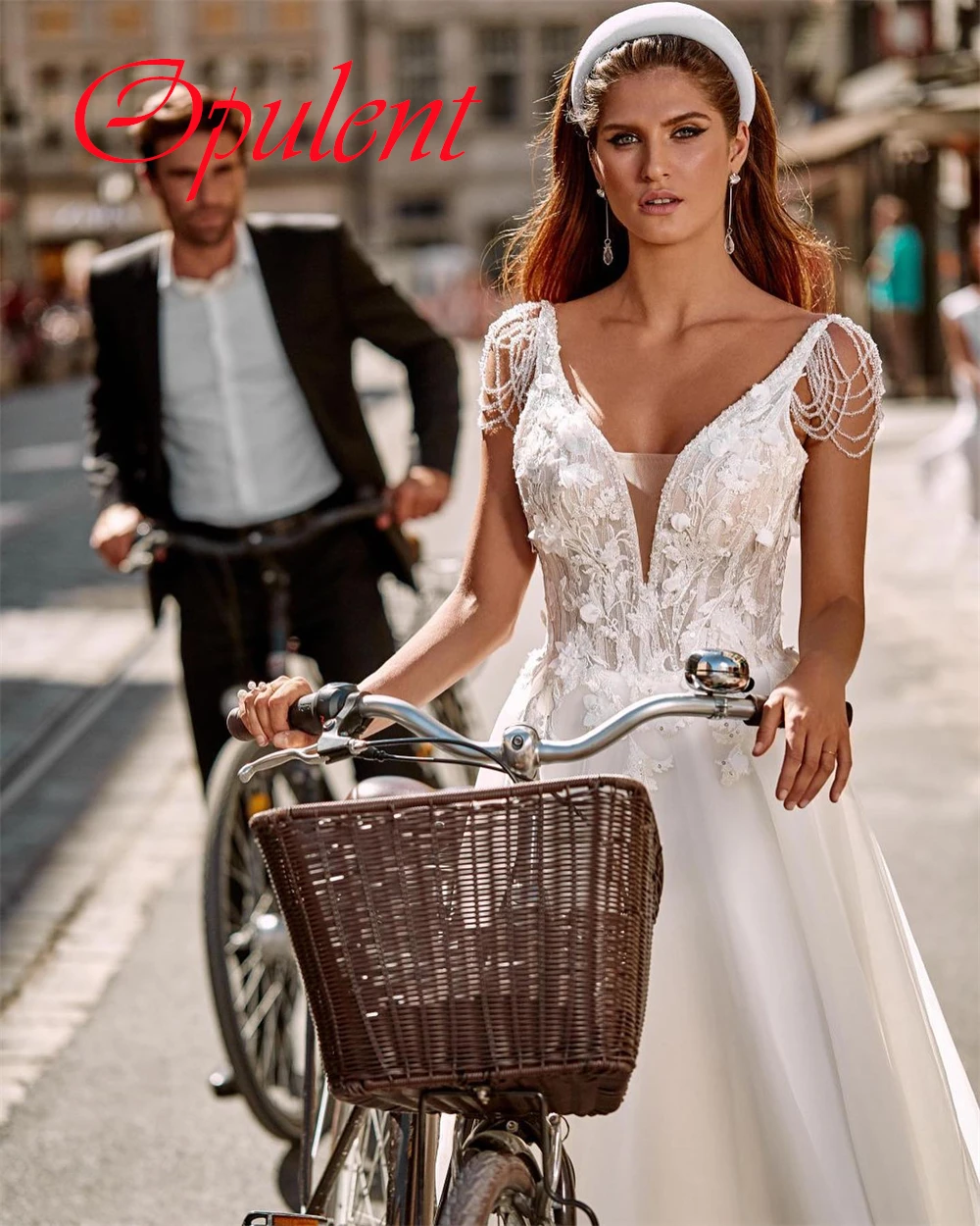 Customized Elegant White Organza Wedding Dress Exquisite V-neck Spaghetti Straps Bridal Party Delicate Backless Bridal Gowns
